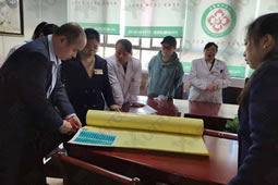 華謀咨詢(xún)?yōu)槟翅t(yī)院進(jìn)行樣板科室可視化標(biāo)準(zhǔn)培訓(xùn)及小組活動(dòng)板講解